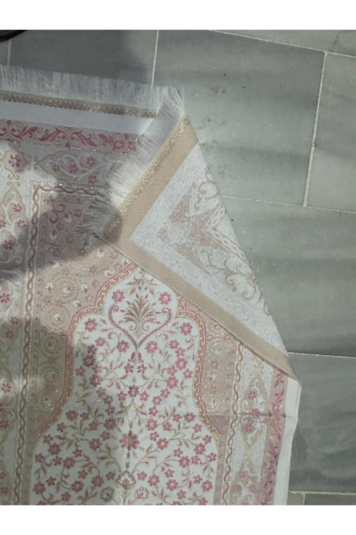 Lüks Şönil Çeyizlik Seccade - Kendinden Desenli Seccadesi — görsel 3